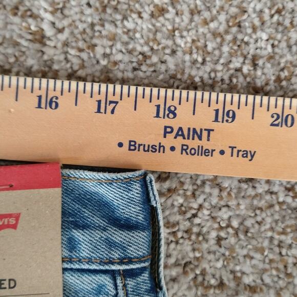 NWT Levi's 550 Relaxed Fit Distressed Men's Jeans 35 x 32 - Picture 8 of 12